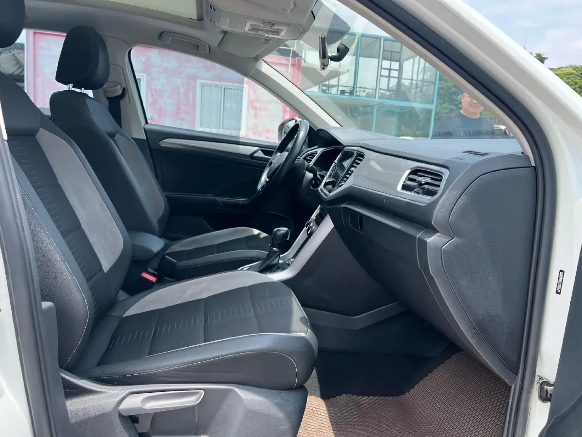 2022 Volkswagen T-Roc 1.4T 150HP L4 7DCT,autocango,china used car exporter,china ev exporter,chinese used car exporter,chinese used ev exporter