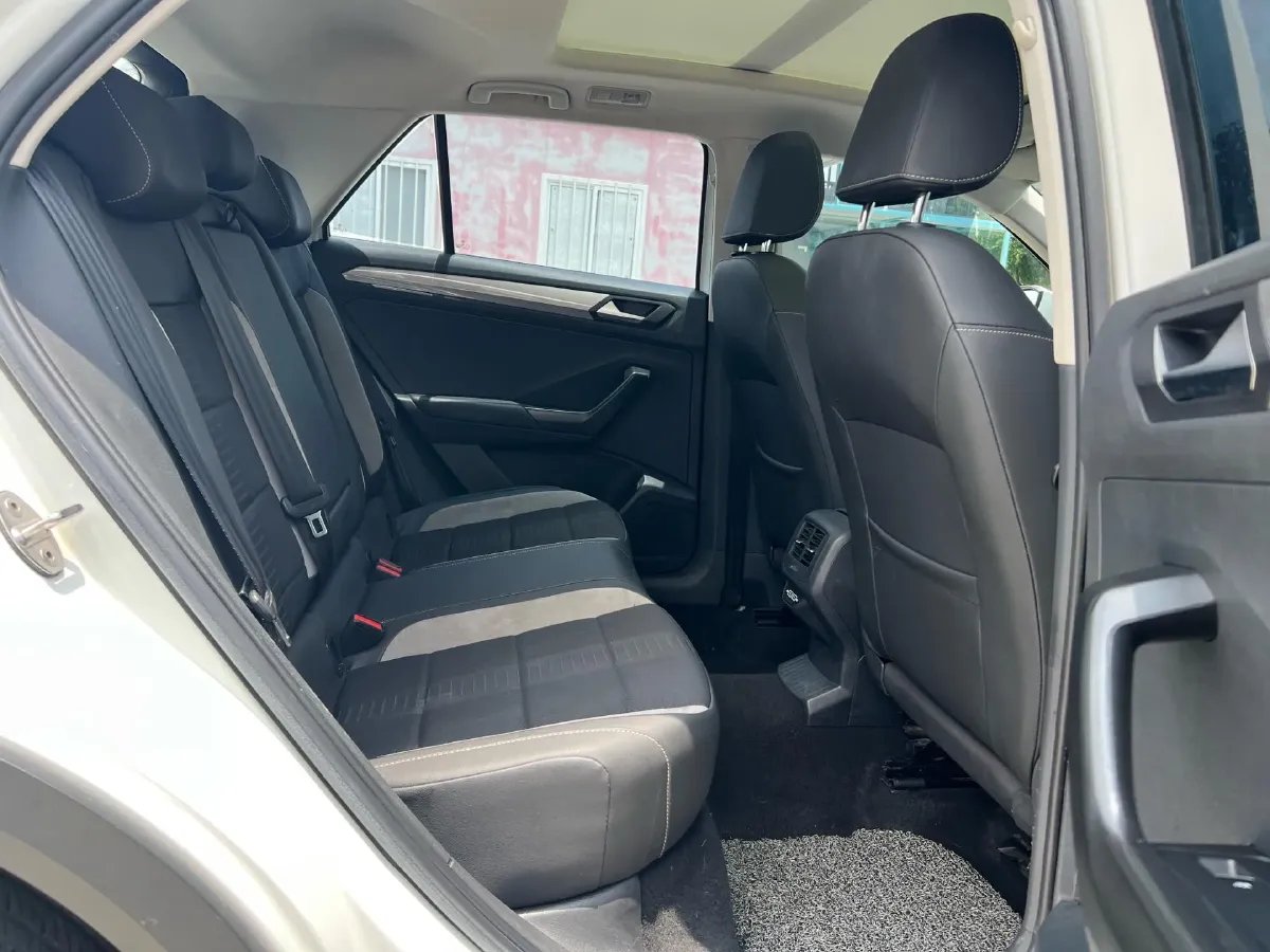 2022 Volkswagen T-Roc 1.4T 150HP L4 7DCT,autocango,china used car exporter,china ev exporter,chinese used car exporter,chinese used ev exporter