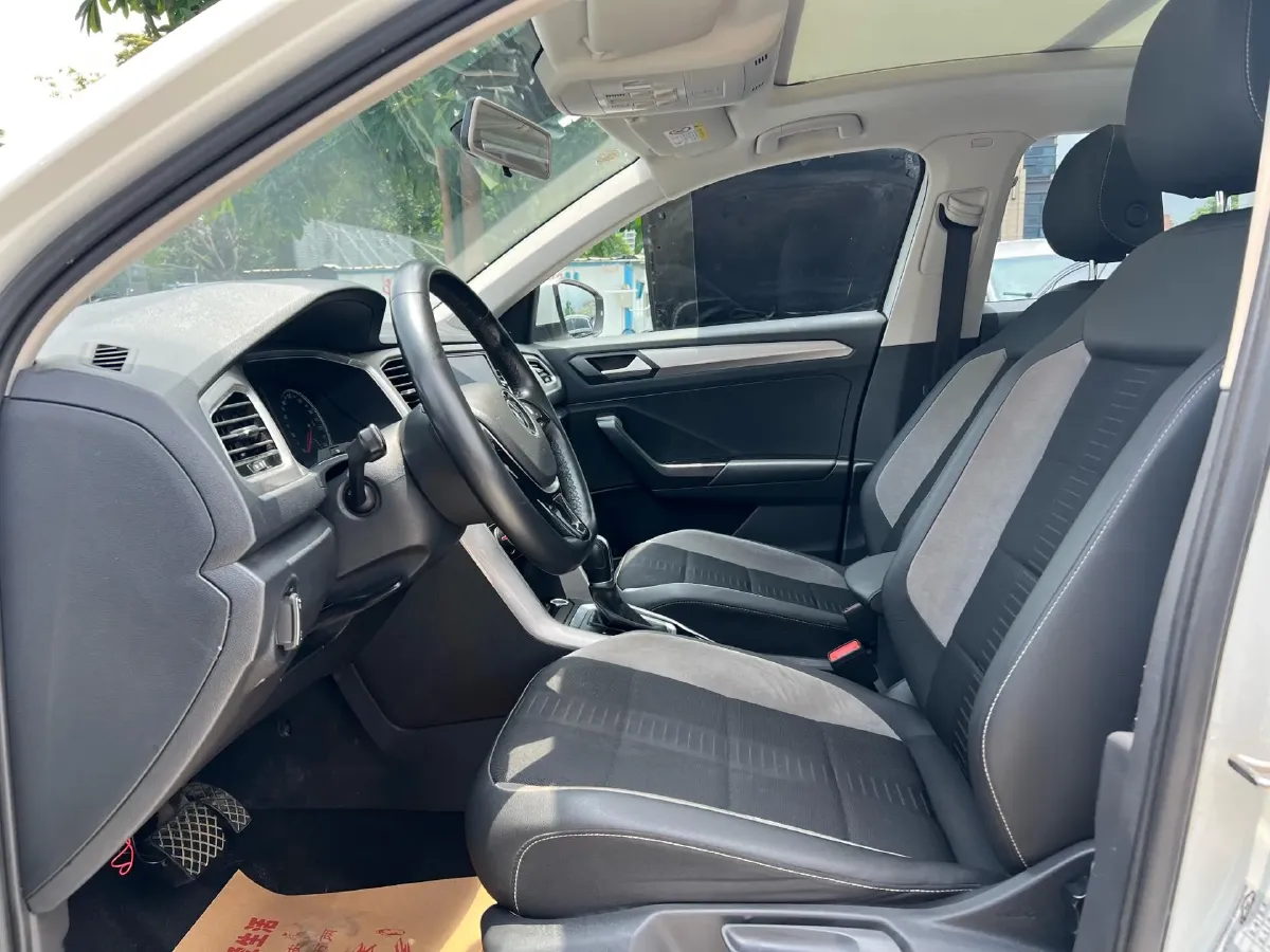 2022 Volkswagen T-Roc 1.4T 150HP L4 7DCT,autocango,china used car exporter,china ev exporter,chinese used car exporter,chinese used ev exporter