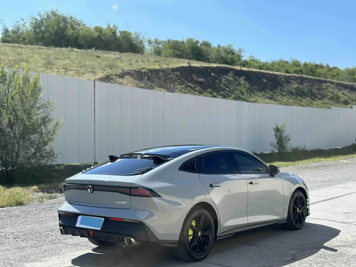 2022 ChangAn UNI-V 1.5T 188HP L4 7DCT,autocango,china used car exporter,china ev exporter,chinese used car exporter,chinese used ev exporter