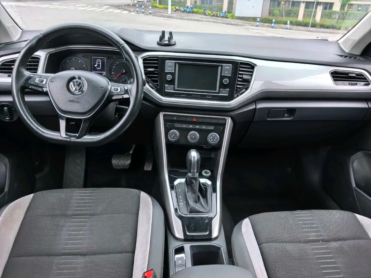 2020 Volkswagen T-Roc 1.4T 150HP L4 7DCT,autocango,china used car exporter,china ev exporter,chinese used car exporter,chinese used ev exporter