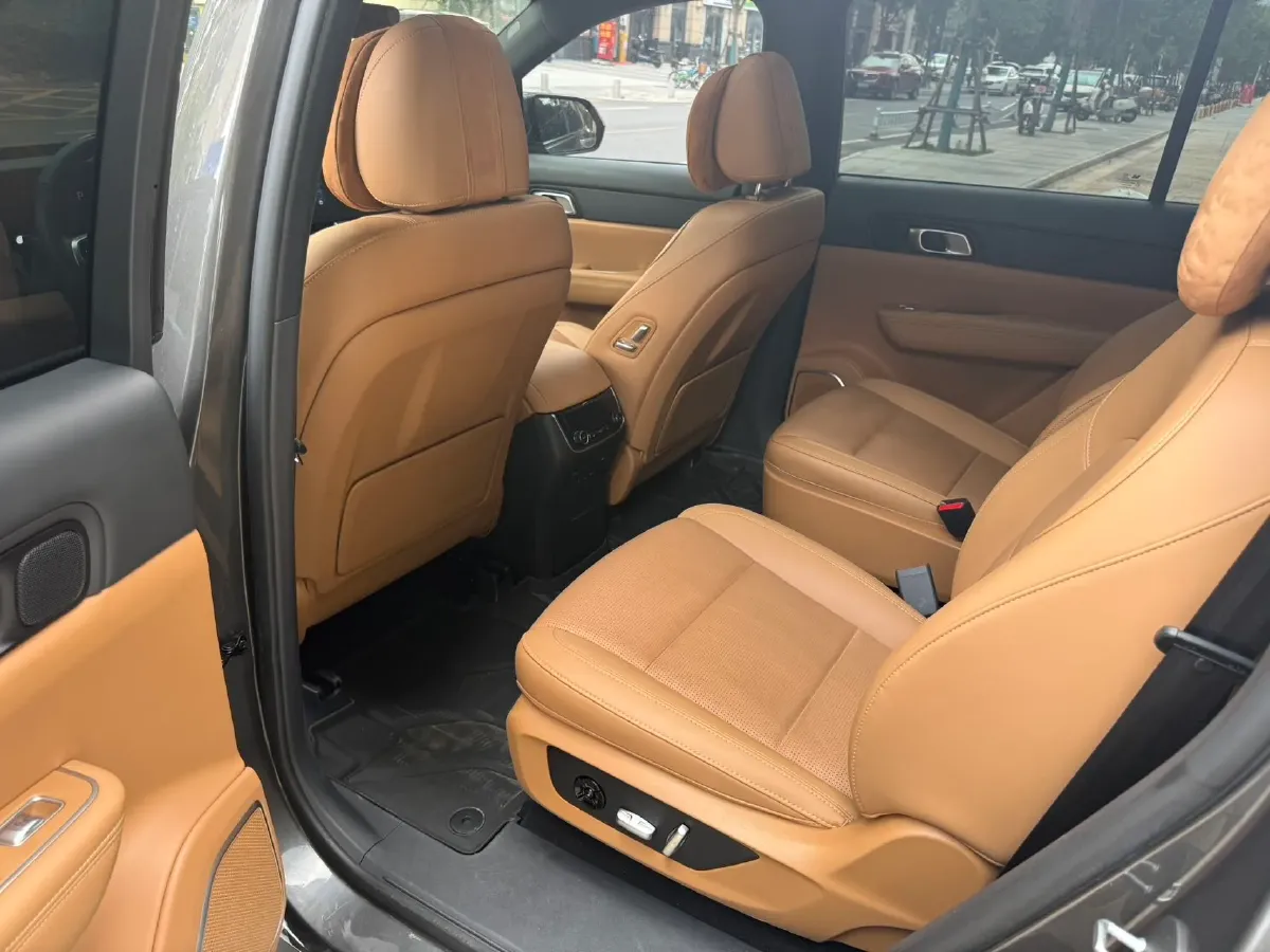 2021 Li ONE Range Extended 131HP REEV 40.5KWH,autocango,china used car exporter,china ev exporter,chinese used car exporter,chinese used ev exporter