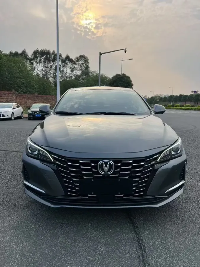 2022 ChangAn Raeton CC 1.5T 188HP L4 7DCT,autocango,china used car exporter,china ev exporter,chinese used car exporter,chinese used ev exporter