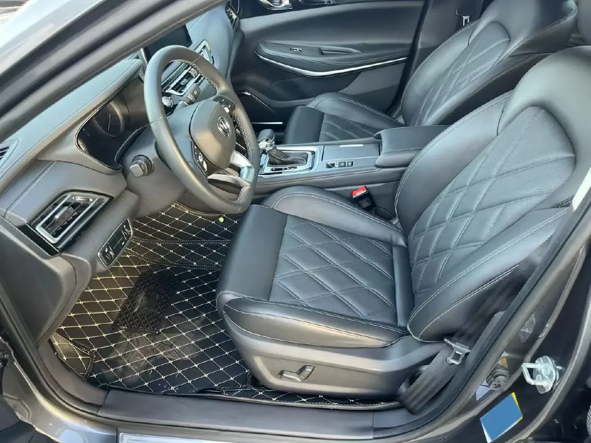 2022 ChangAn Raeton CC 1.5T 188HP L4 7DCT,autocango,china used car exporter,china ev exporter,chinese used car exporter,chinese used ev exporter