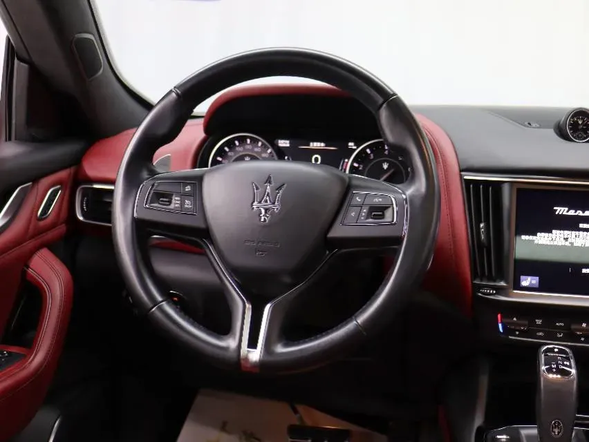 2022 Maserati Levante 2.0T 330HP L4 8AT,autocango,china used car exporter,china ev exporter,chinese used car exporter,chinese used ev exporter