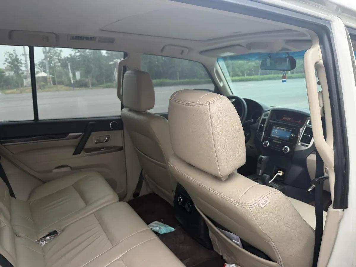 2017 Mercedes-Benz C Class 2.0T 245HP L4 7AT,autocango,china used car exporter,china ev exporter,chinese used car exporter,chinese used ev exporter