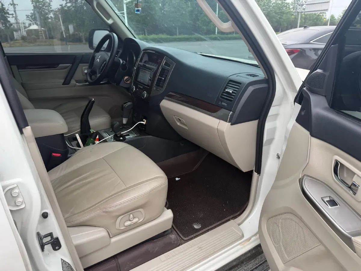 2017 Mercedes-Benz C Class 2.0T 245HP L4 7AT,autocango,china used car exporter,china ev exporter,chinese used car exporter,chinese used ev exporter