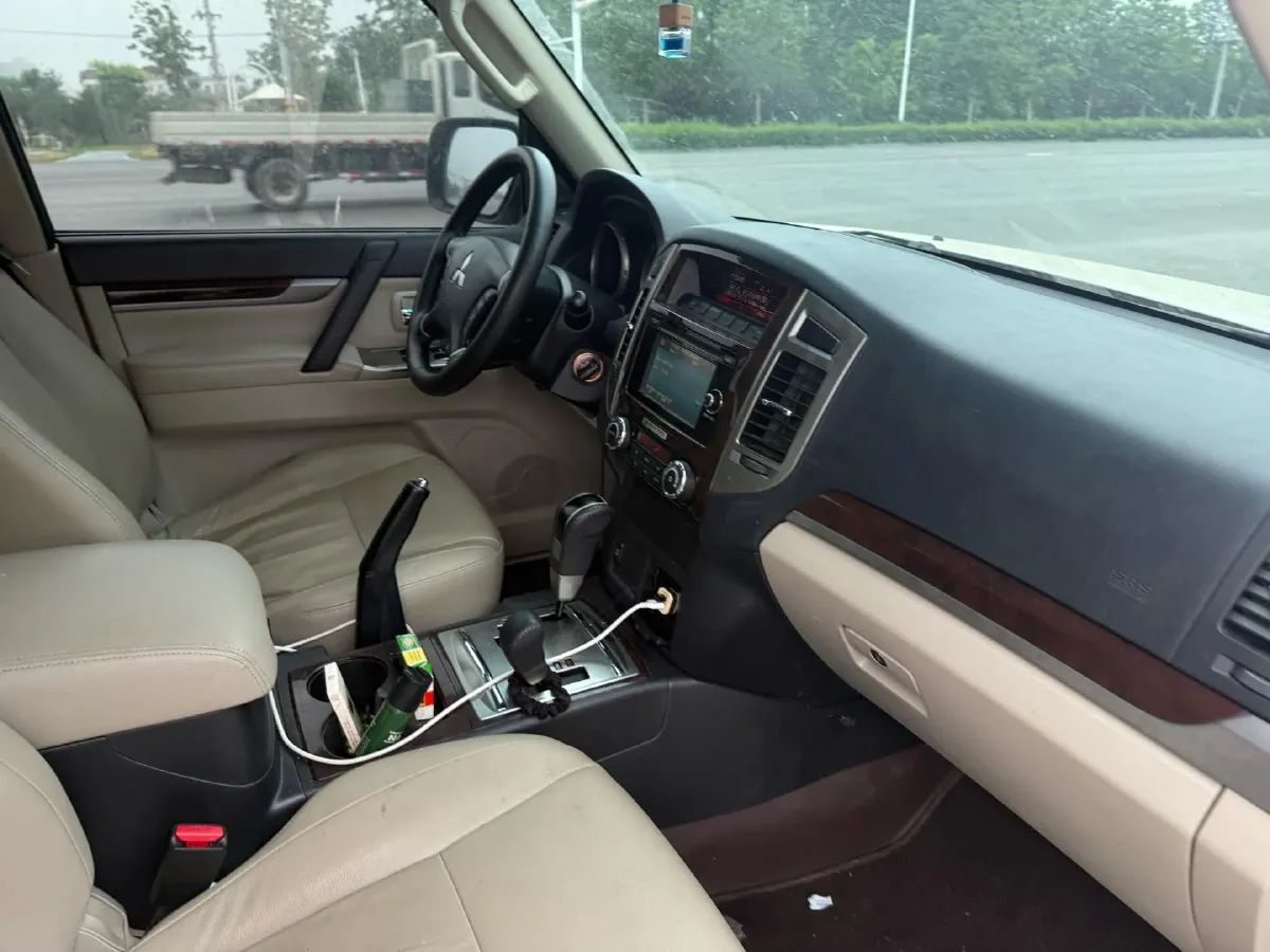 2017 Mercedes-Benz C Class 2.0T 245HP L4 7AT,autocango,china used car exporter,china ev exporter,chinese used car exporter,chinese used ev exporter