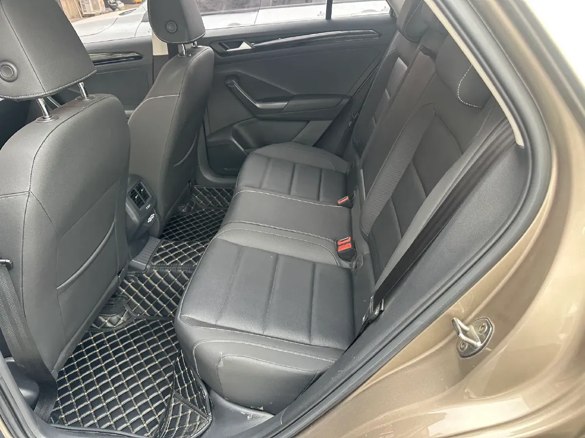 2022 Volkswagen T-Roc 1.4T 150HP L4 7DCT,autocango,china used car exporter,china ev exporter,chinese used car exporter,chinese used ev exporter