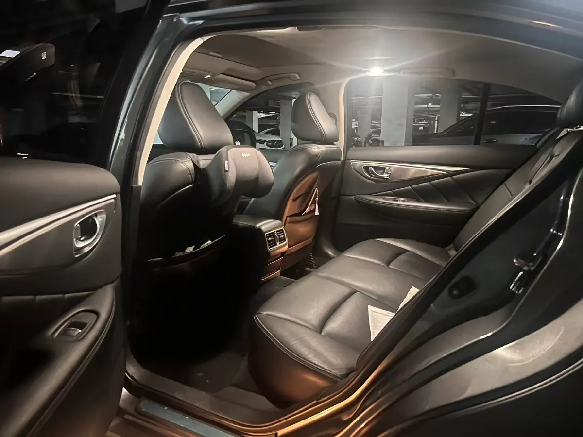 2018 Jeep Grand Commander 2.0T 265HP L4 9AT,autocango,china used car exporter,china ev exporter,chinese used car exporter,chinese used ev exporter