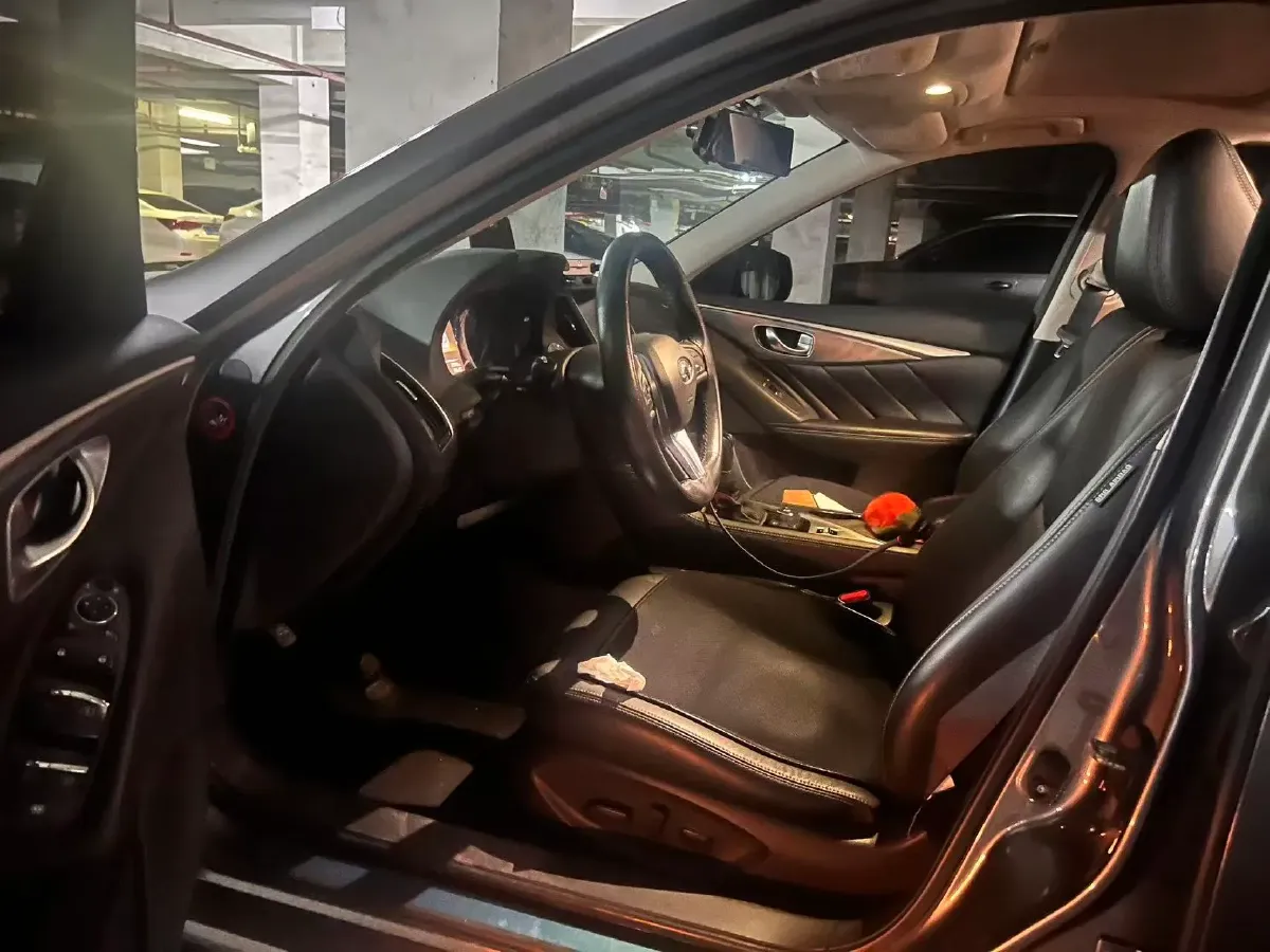 2018 Jeep Grand Commander 2.0T 265HP L4 9AT,autocango,china used car exporter,china ev exporter,chinese used car exporter,chinese used ev exporter