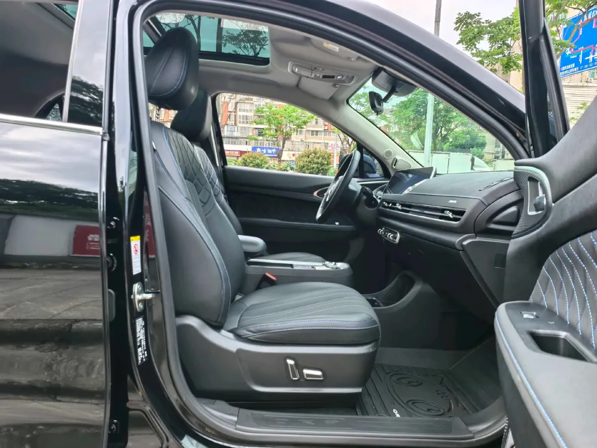 2022 ChangAn CS75 Plus 1.5T 178HP L4 6AT,autocango,china used car exporter,china ev exporter,chinese used car exporter,chinese used ev exporter