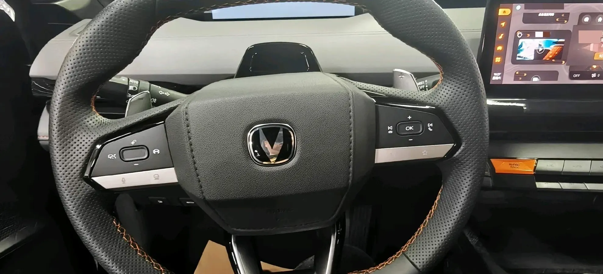 2022 ChangAn UNI-V 1.5T 188HP L4 7DCT,autocango,china used car exporter,china ev exporter,chinese used car exporter,chinese used ev exporter