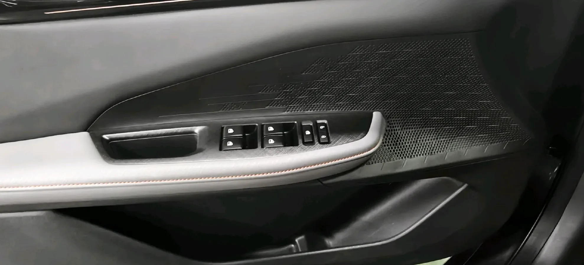 2022 ChangAn UNI-V 1.5T 188HP L4 7DCT,autocango,china used car exporter,china ev exporter,chinese used car exporter,chinese used ev exporter