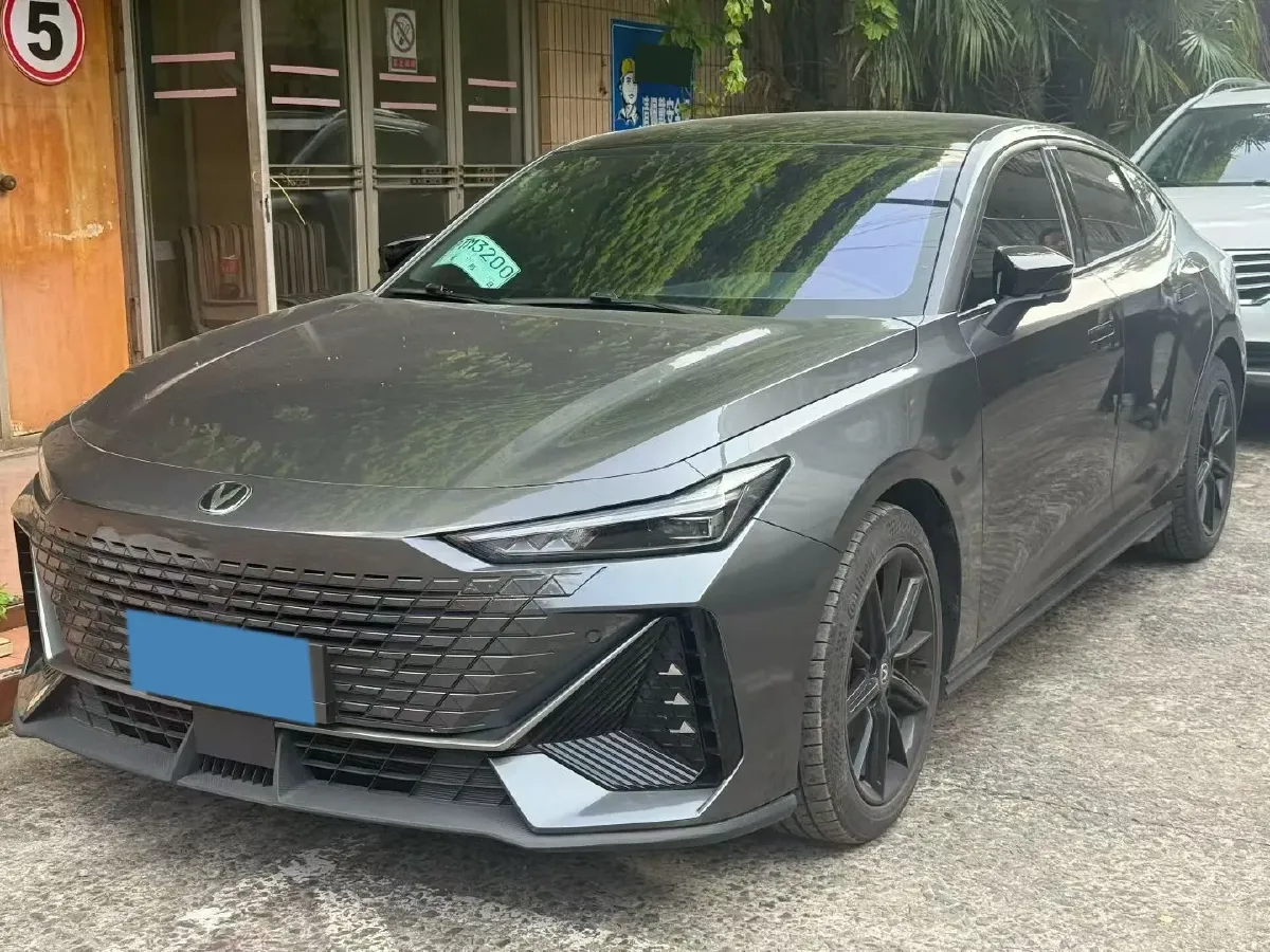 2022 ChangAn UNI-V 1.5T 188HP L4 7DCT,autocango,china used car exporter,china ev exporter,chinese used car exporter,chinese used ev exporter