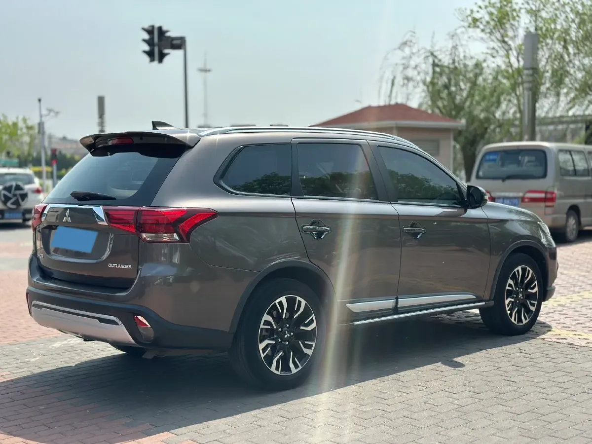 2019 Mitsubishi Outlander 2.0L 166HP L4 CVT,autocango,china used car exporter,china ev exporter,chinese used car exporter,chinese used ev exporter