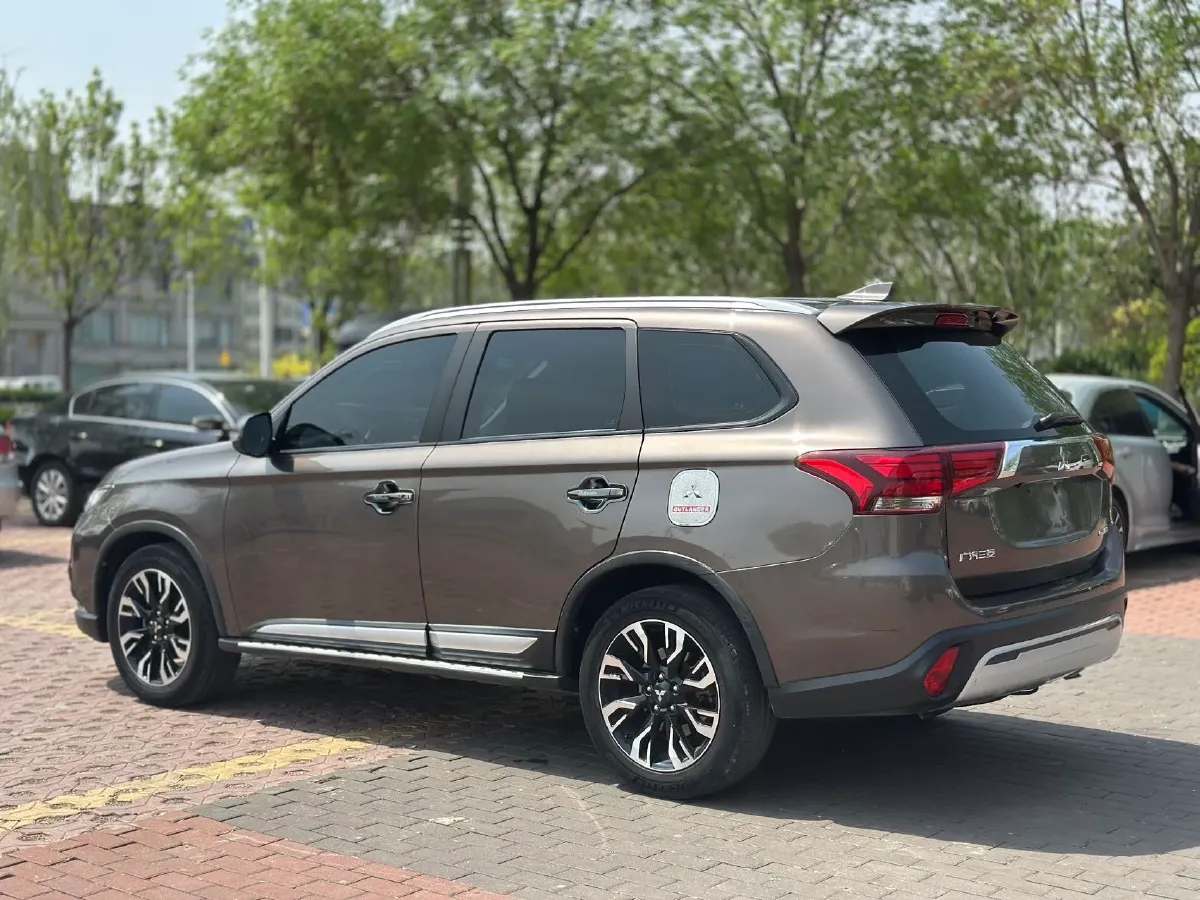 2019 Mitsubishi Outlander 2.0L 166HP L4 CVT,autocango,china used car exporter,china ev exporter,chinese used car exporter,chinese used ev exporter