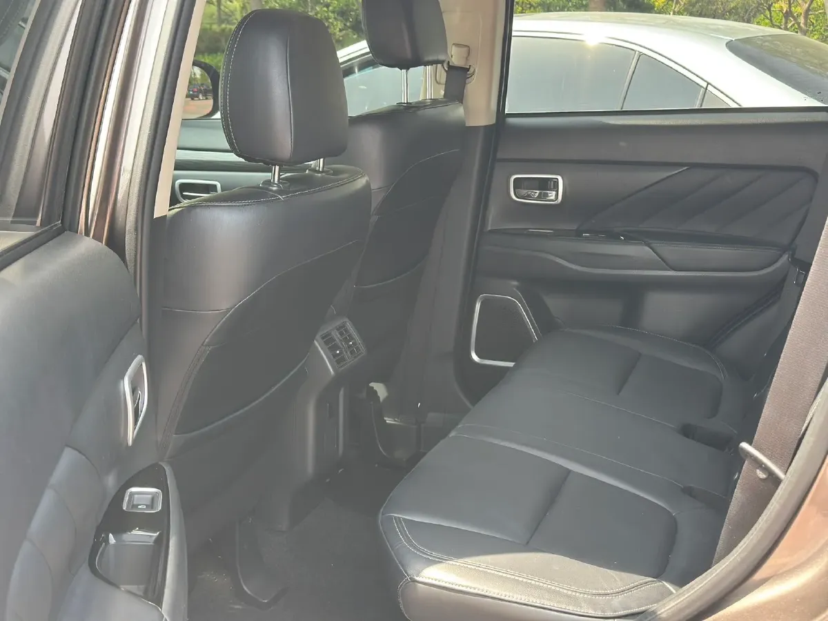2019 Mitsubishi Outlander 2.0L 166HP L4 CVT,autocango,china used car exporter,china ev exporter,chinese used car exporter,chinese used ev exporter