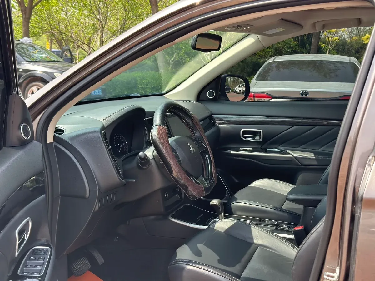 2019 Mitsubishi Outlander 2.0L 166HP L4 CVT,autocango,china used car exporter,china ev exporter,chinese used car exporter,chinese used ev exporter