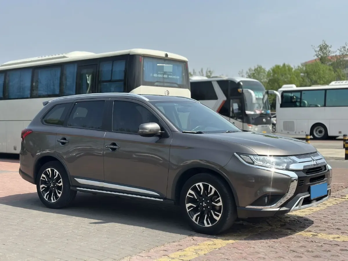 2019 Mitsubishi Outlander 2.0L 166HP L4 CVT,autocango,china used car exporter,china ev exporter,chinese used car exporter,chinese used ev exporter