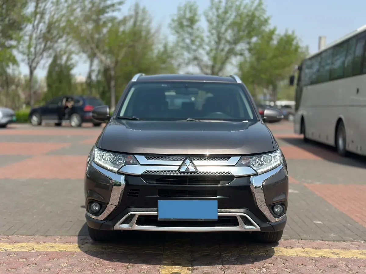 2019 Mitsubishi Outlander 2.0L 166HP L4 CVT,autocango,china used car exporter,china ev exporter,chinese used car exporter,chinese used ev exporter