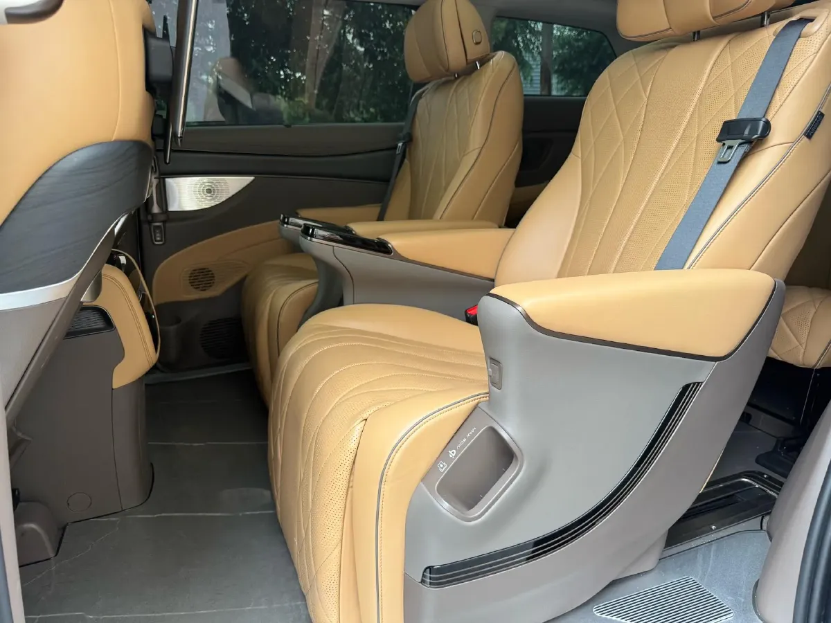 2022 Mercedes-Benz GLC Class 2.0T 197HP L4 9AT,autocango,china used car exporter,china ev exporter,chinese used car exporter,chinese used ev exporter