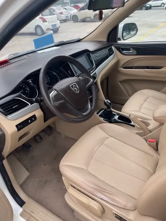 2016 BaoJun 730 1.5L 112HP L4 5MT,autocango,china used car exporter,china ev exporter,chinese used car exporter,chinese used ev exporter