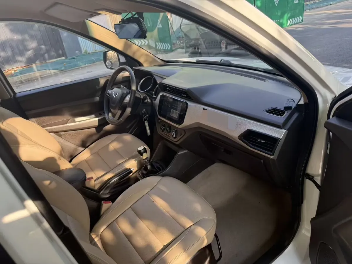 2021 WuLing HongGuang 1.5L 99HP L4 6MT,autocango,china used car exporter,china ev exporter,chinese used car exporter,chinese used ev exporter