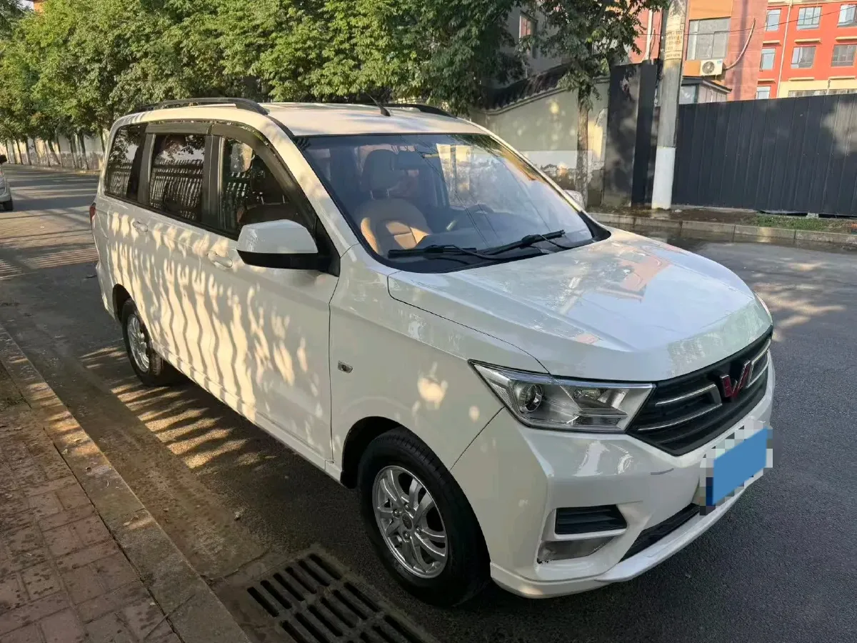 2021 WuLing HongGuang 1.5L 99HP L4 6MT,autocango,china used car exporter,china ev exporter,chinese used car exporter,chinese used ev exporter