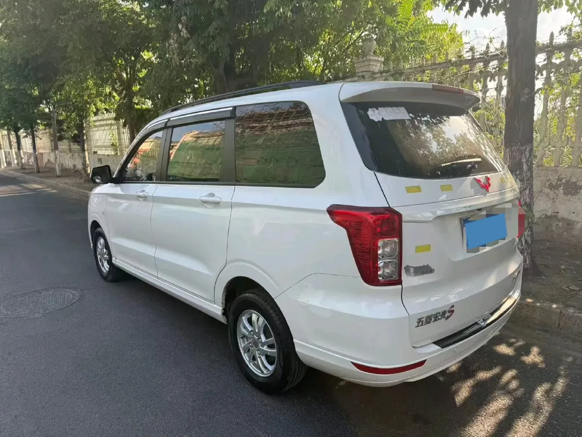 2021 WuLing HongGuang 1.5L 99HP L4 6MT,autocango,china used car exporter,china ev exporter,chinese used car exporter,chinese used ev exporter