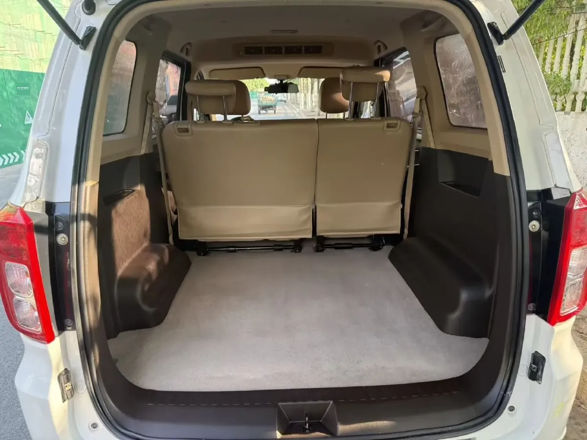 2021 WuLing HongGuang 1.5L 99HP L4 6MT,autocango,china used car exporter,china ev exporter,chinese used car exporter,chinese used ev exporter