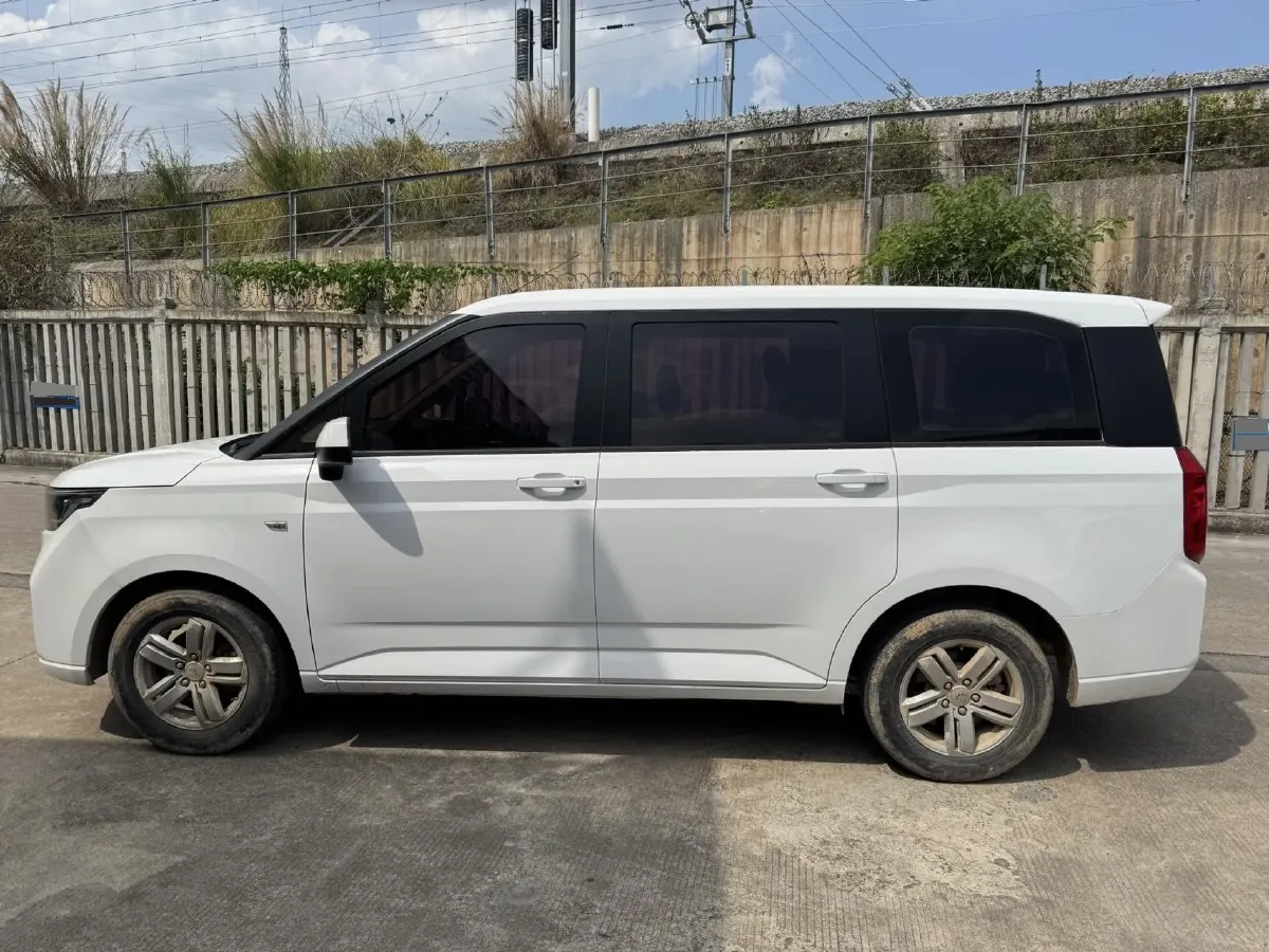 2019 WuLing HongGuang Plus 1.5T 147HP L4 6MT,autocango,china used car exporter,china ev exporter,chinese used car exporter,chinese used ev exporter