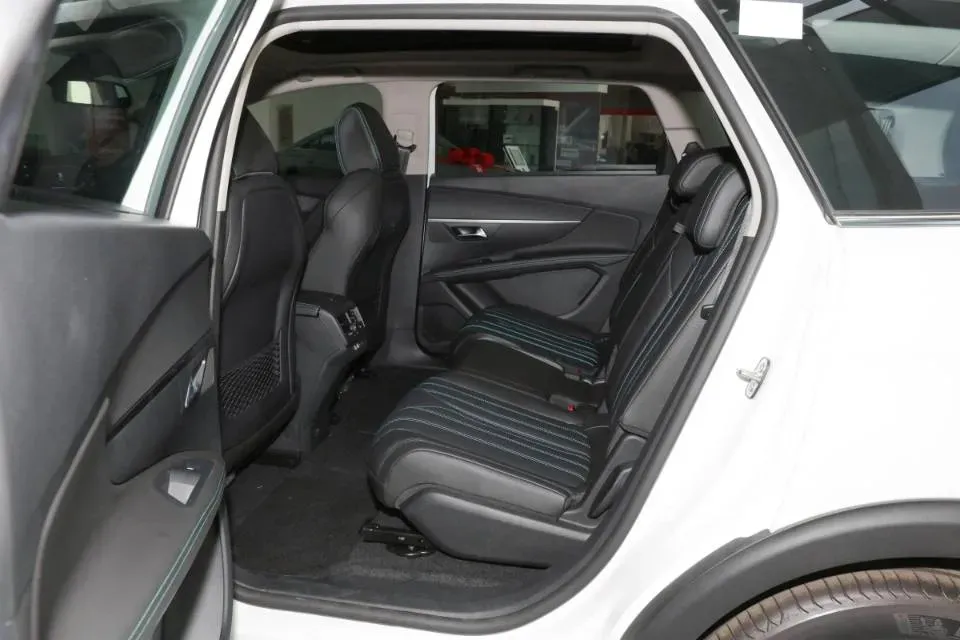 2021 Peugeot 5008 1.8T 211HP L4 8AT,autocango,china used car exporter,china ev exporter,chinese used car exporter,chinese used ev exporter