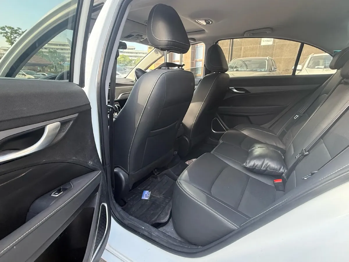 2021 BaoJun 530 1.5T 147HP L4 CVT,autocango,china used car exporter,china ev exporter,chinese used car exporter,chinese used ev exporter