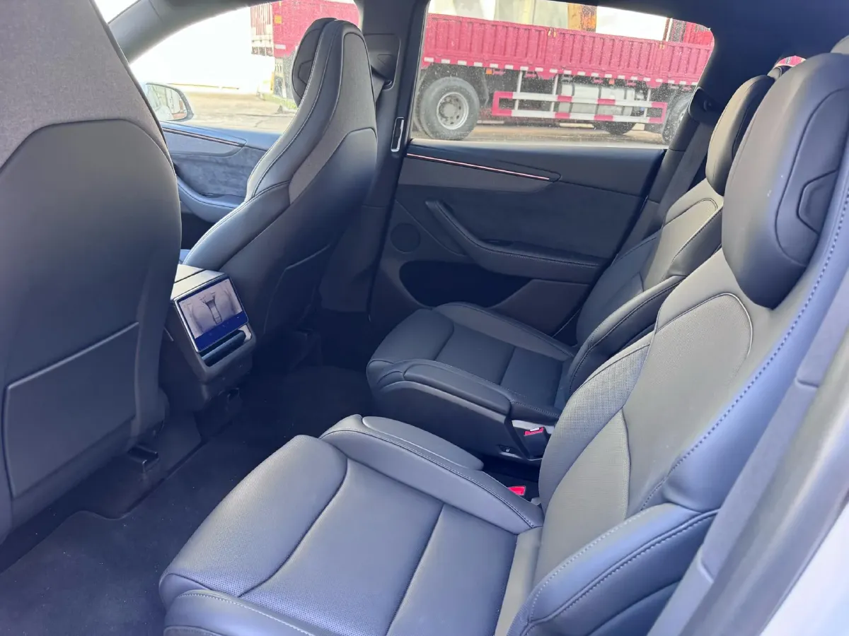 2025 Tesla Model Y L BEV,autocango,china used car exporter,china ev exporter,chinese used car exporter,chinese used ev exporter