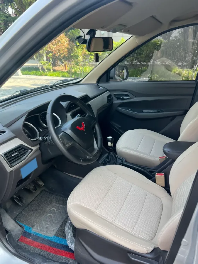 2021 WuLing RongGuang New Truck 1.5L 99HP L4 5MT,autocango,china used car exporter,china ev exporter,chinese used car exporter,chinese used ev exporter