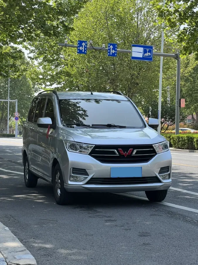 2021 WuLing RongGuang New Truck 1.5L 99HP L4 5MT,autocango,china used car exporter,china ev exporter,chinese used car exporter,chinese used ev exporter