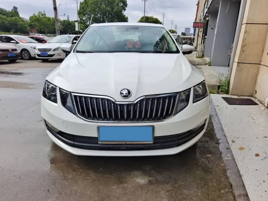2018 Skoda Octavia 1.6L 110HP L4 6AT,autocango,china used car exporter,china ev exporter,chinese used car exporter,chinese used ev exporter