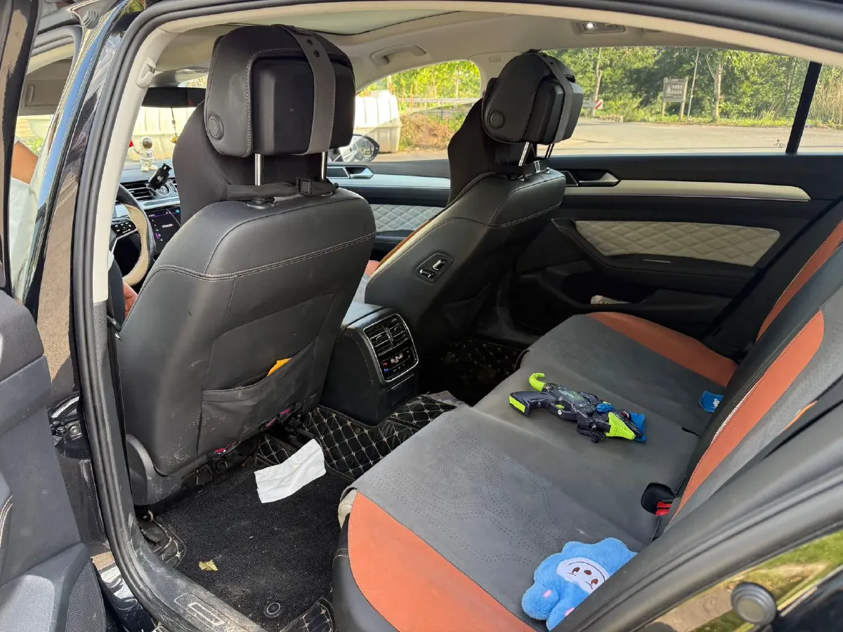 2023 Volkswagen Magotan 2.0T 186HP L4 7DCT,autocango,china used car exporter,china ev exporter,chinese used car exporter,chinese used ev exporter