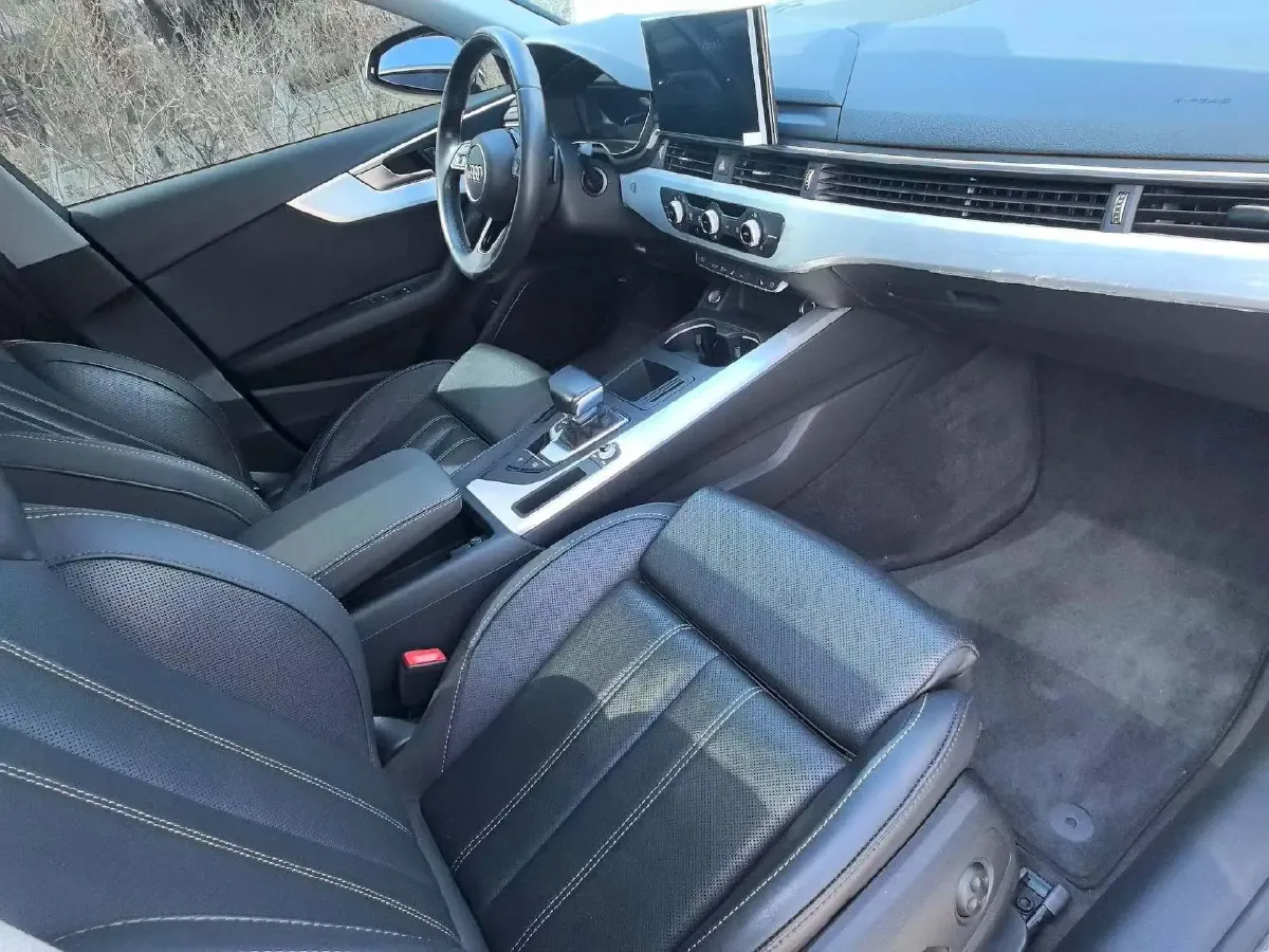 2022 Audi A4L 2.0T 190HP L4 7DCT,autocango,china used car exporter,china ev exporter,chinese used car exporter,chinese used ev exporter