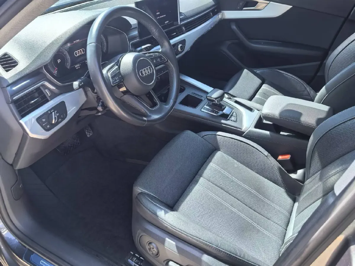 2022 Audi A4L 2.0T 190HP L4 7DCT,autocango,china used car exporter,china ev exporter,chinese used car exporter,chinese used ev exporter