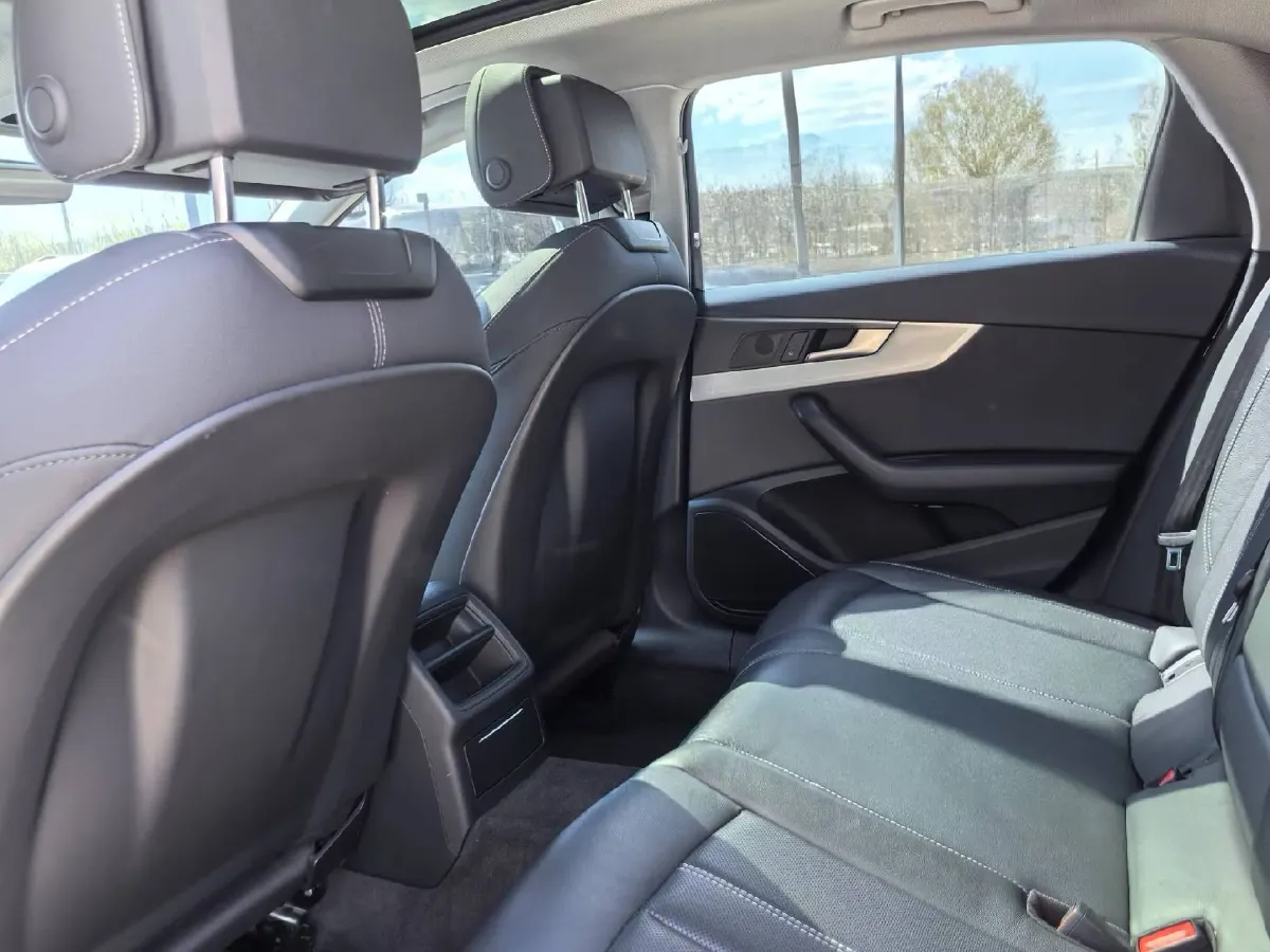 2022 Audi A4L 2.0T 190HP L4 7DCT,autocango,china used car exporter,china ev exporter,chinese used car exporter,chinese used ev exporter