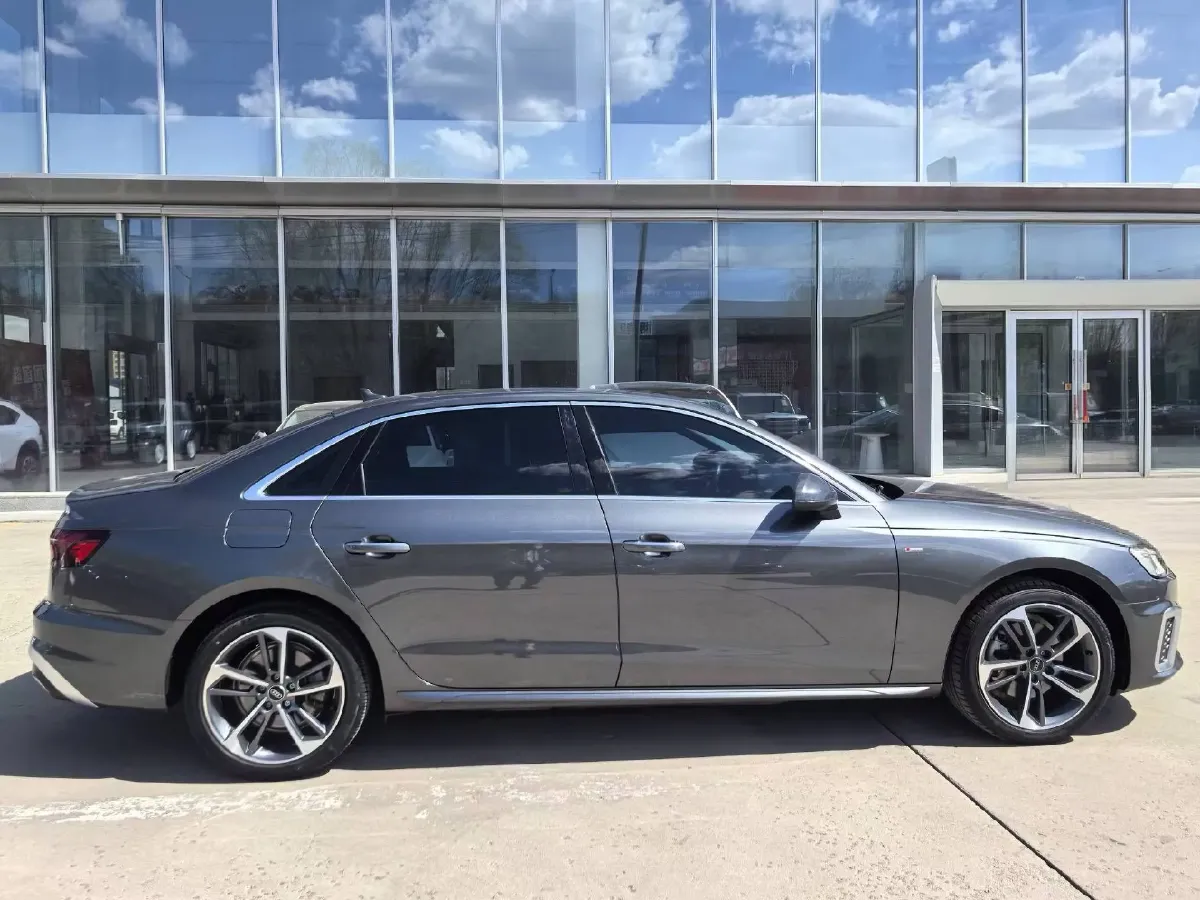 2022 Audi A4L 2.0T 190HP L4 7DCT,autocango,china used car exporter,china ev exporter,chinese used car exporter,chinese used ev exporter