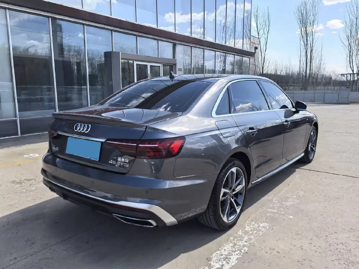 2022 Audi A4L 2.0T 190HP L4 7DCT,autocango,china used car exporter,china ev exporter,chinese used car exporter,chinese used ev exporter