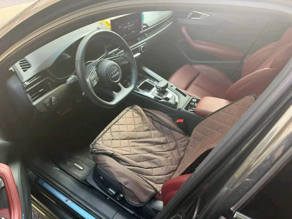 2024 Audi A4L 2.0T 190HP L4 7DCT,autocango,china used car exporter,china ev exporter,chinese used car exporter,chinese used ev exporter