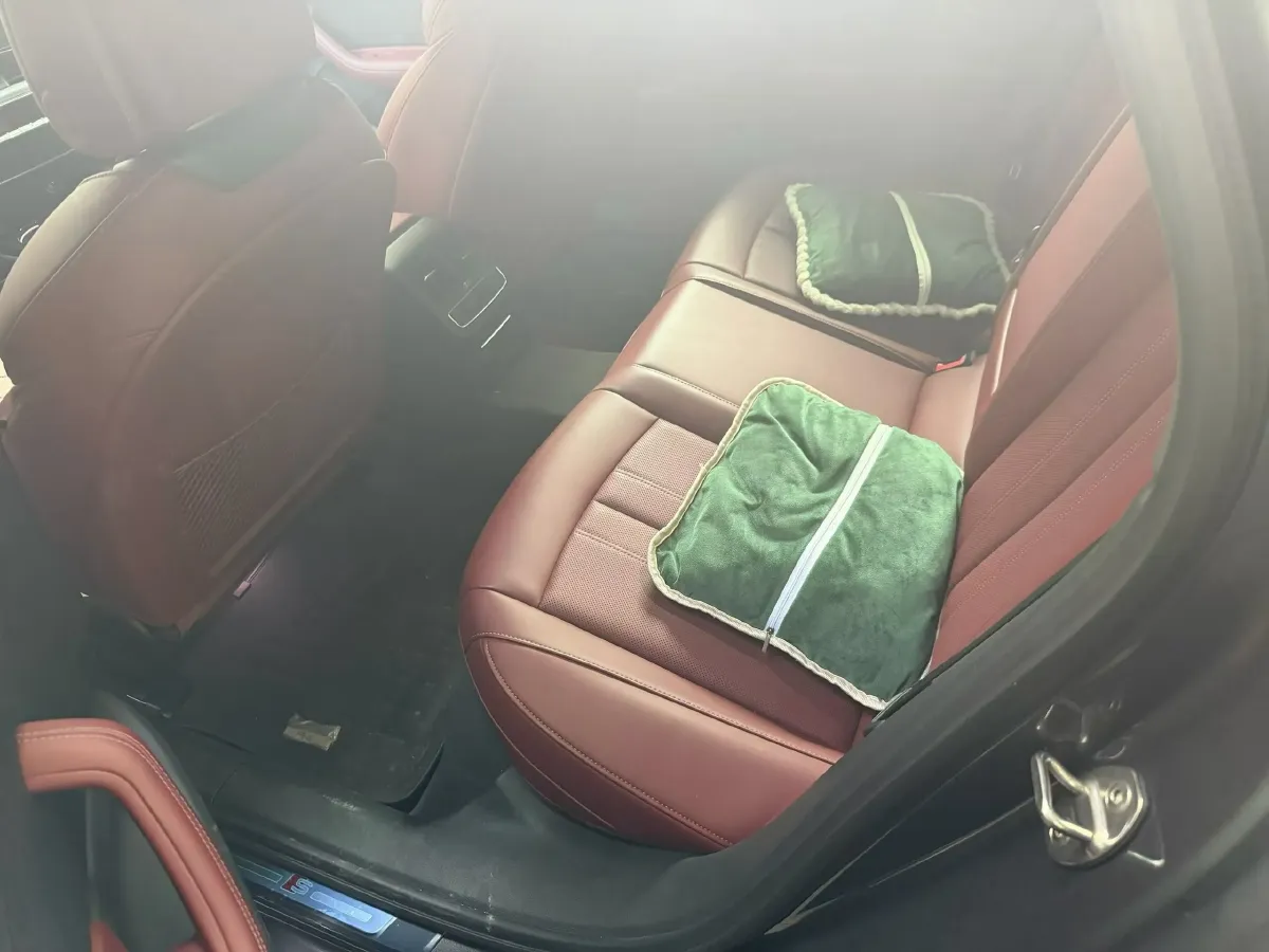 2024 Audi A4L 2.0T 190HP L4 7DCT,autocango,china used car exporter,china ev exporter,chinese used car exporter,chinese used ev exporter
