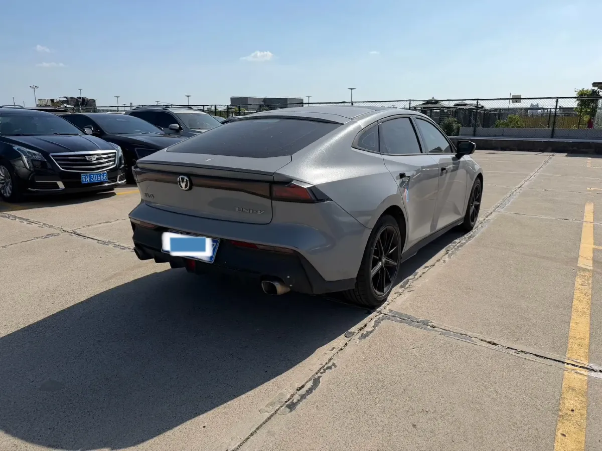 2022 ChangAn UNI-V 1.5T 188HP L4 7DCT,autocango,china used car exporter,china ev exporter,chinese used car exporter,chinese used ev exporter