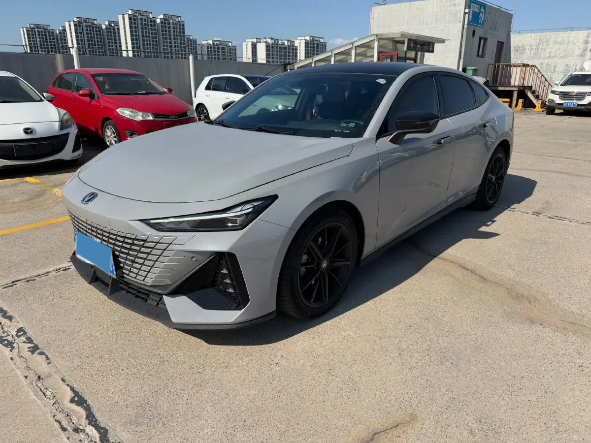 2022 ChangAn UNI-V 1.5T 188HP L4 7DCT,autocango,china used car exporter,china ev exporter,chinese used car exporter,chinese used ev exporter