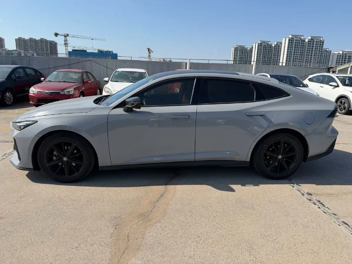2022 ChangAn UNI-V 1.5T 188HP L4 7DCT,autocango,china used car exporter,china ev exporter,chinese used car exporter,chinese used ev exporter