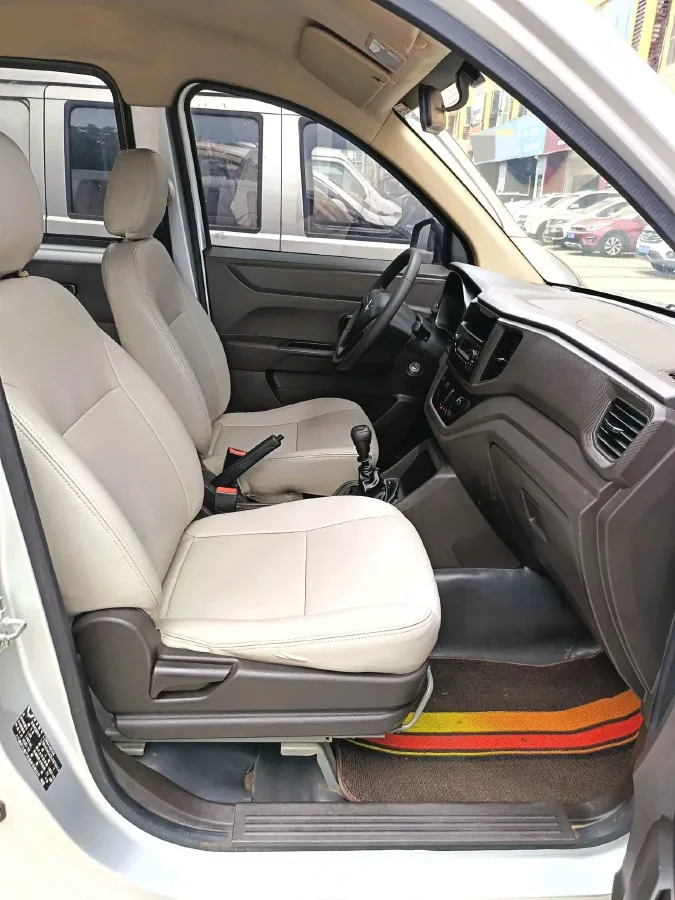 2019 WuLing HongGuang V 1.5L 99HP L4 6MT,autocango,china used car exporter,china ev exporter,chinese used car exporter,chinese used ev exporter